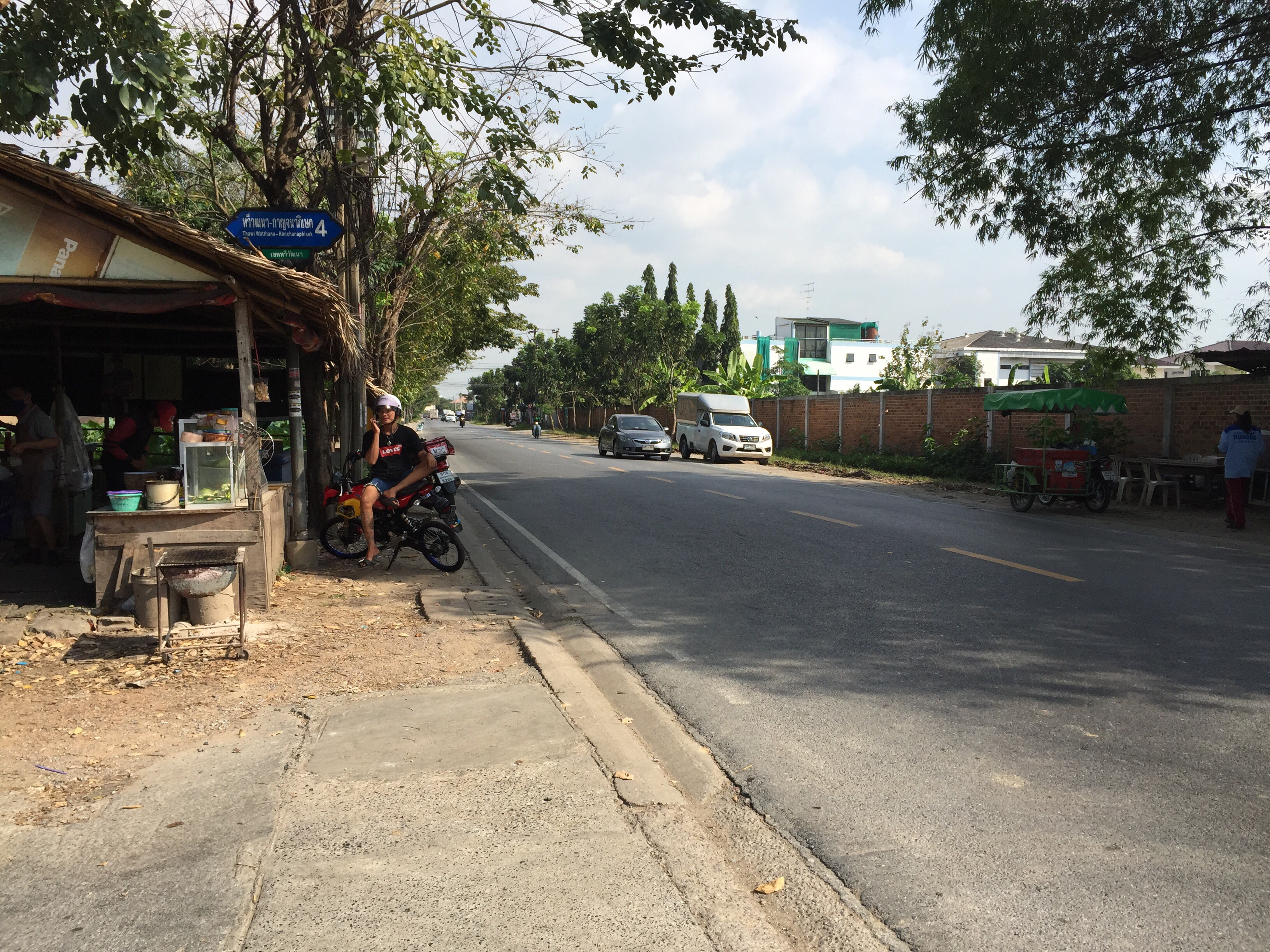 ขายที่ดินติดถนนซอยทวีวัฒนา-ถนนกาญจนาภิเษก4 ถมเเล้ว 587 ตารางวา ตรว.ละ 50,000 บาท หน้ากว้าง 58x40 m. เหมาะทำบ้านพักอาศัยครอบครัวใหญ่ สี่เหลี่ยมสวย ทำเลดี การคมนาคมสะดวก